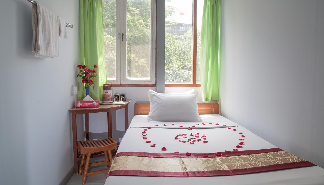 Mother Land Inn 2 仰光 外观 照片